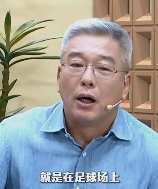 一句话戳破真相！7月8日，阿根廷惊险绝杀挺进世界杯八强，知名解说刘建宏的