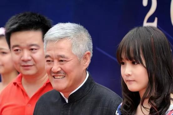 1991年，走红后的赵本山向妻子葛淑珍提出离婚，葛淑珍说：“离婚可以，那你要给我