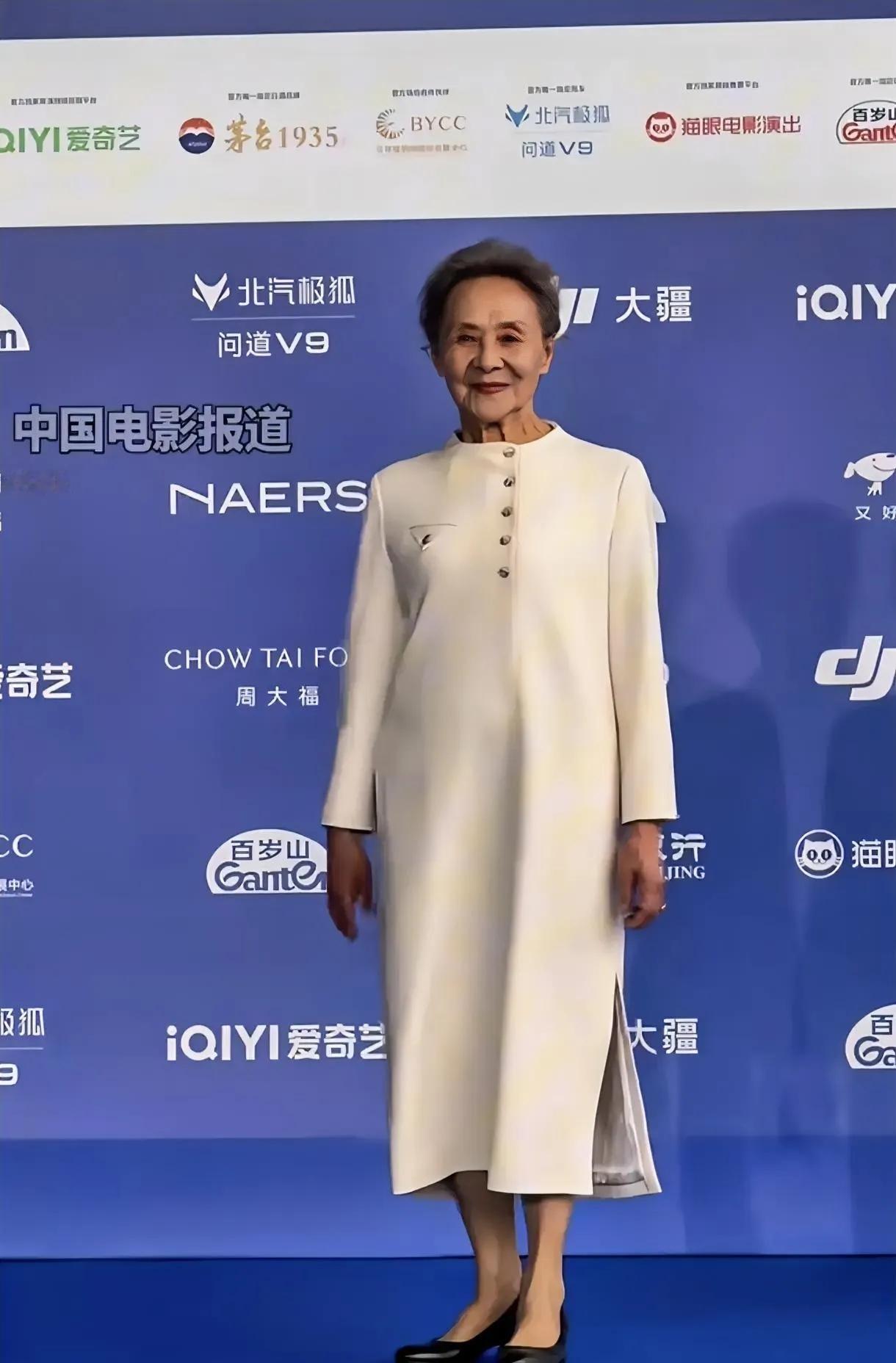 大家有没有觉得，吴彦姝越来越不对劲了，倒不是因为她变老了，而是87岁的她居然