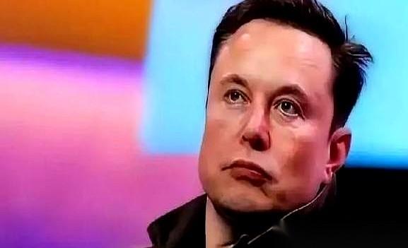 马斯克一句话，直接戳破了美国军工的窗户纸。他在电话会议里说：“稀土其实不稀有，