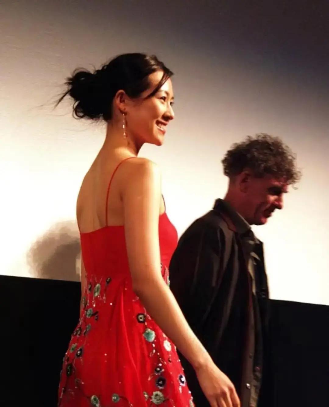 章子怡的新影后，是个杀夫犯。不是宫二那样的宗师。这次，她在《酱园弄》里演詹