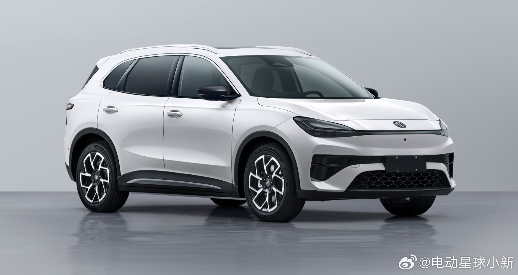 名爵MG4X亮相工信部。长宽高4500mm,1849mm,1621/