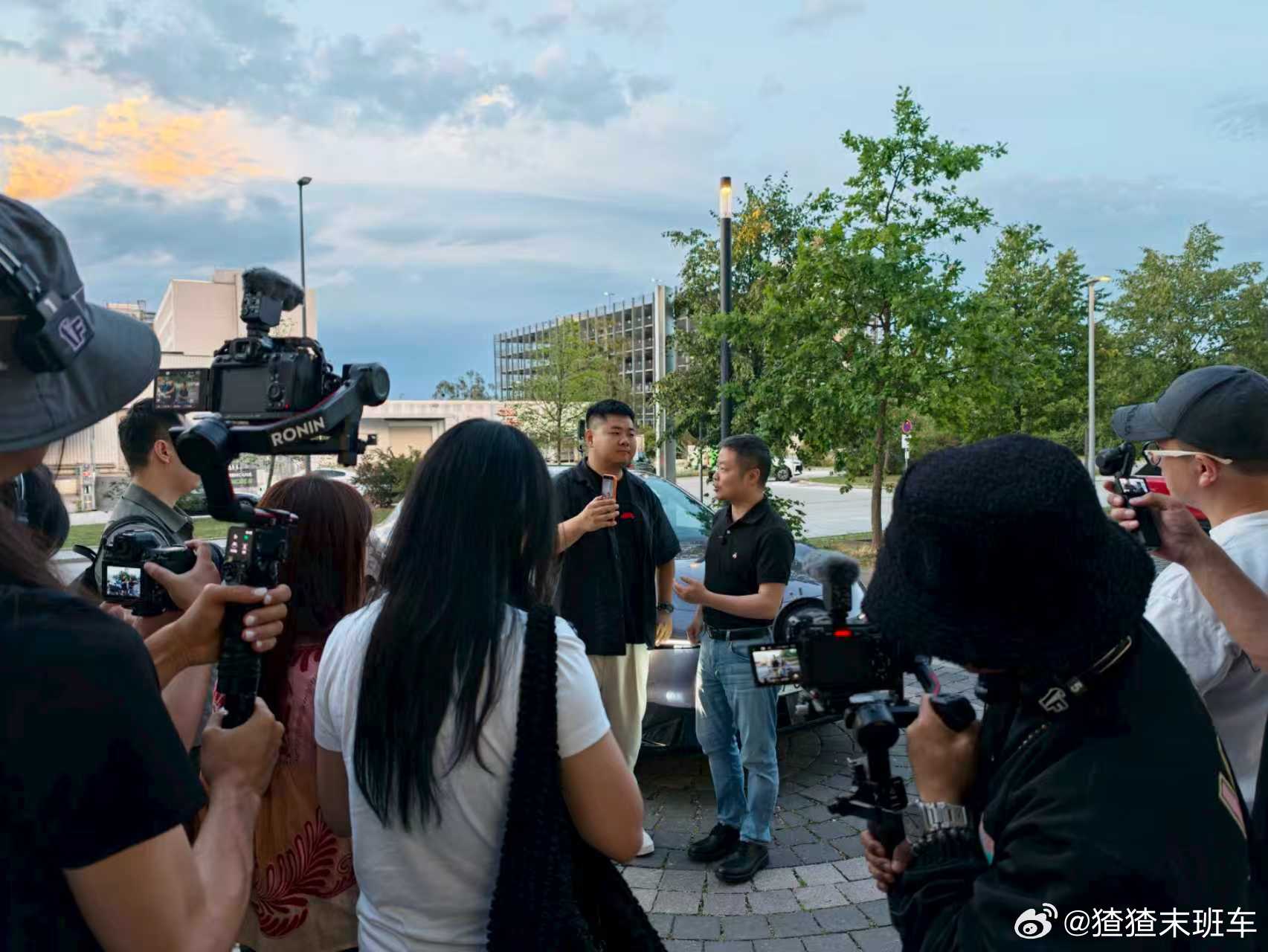 最近小鹏图灵AI智驾在欧洲实测热度特别高，昨天何小鹏亲自到德国验收第二...