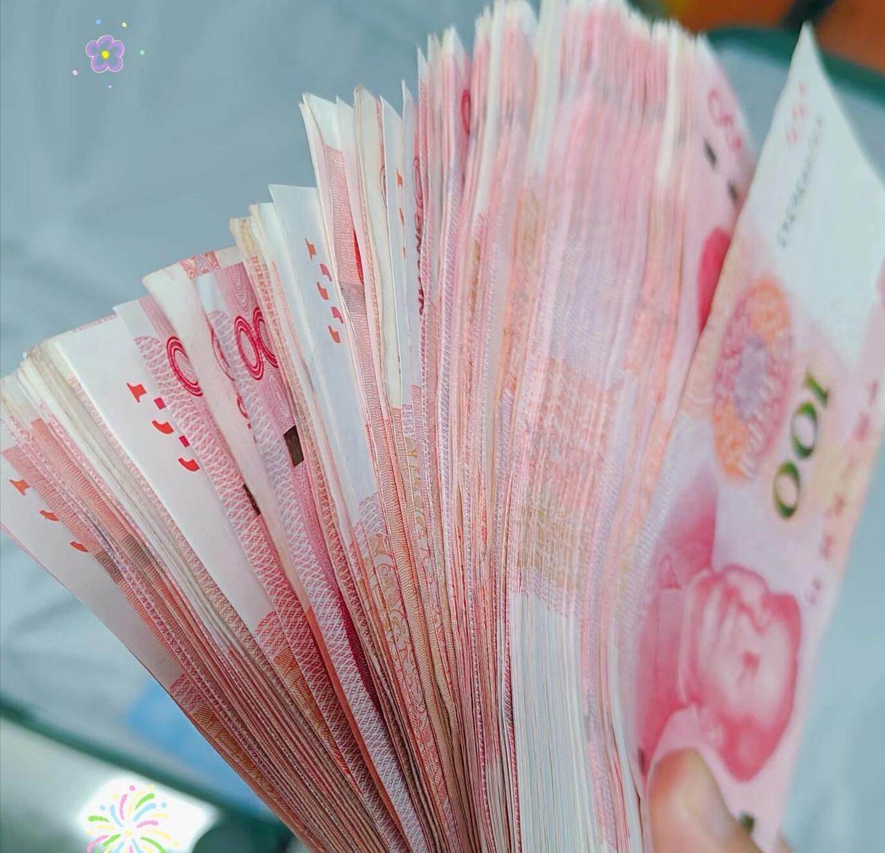 三年前，我弟找我借的4万，昨天居然全部还给我了。他走之后我收拾信封，发现里面