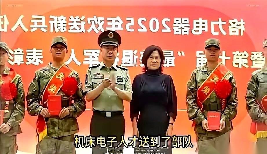 我跟你说，董明珠干了件特“狠”的事。她把自己公司里12个搞精密制造的核心技术人