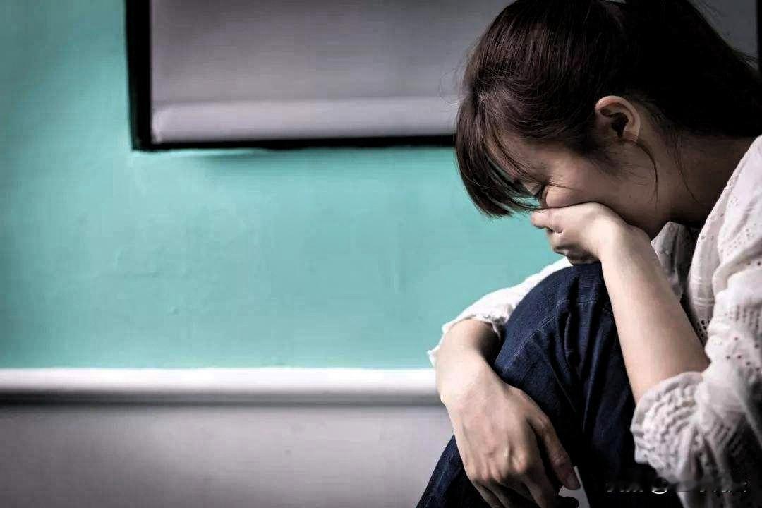 差不多就行了！上海，一女子丈夫去世，婆婆已经老年糊涂，女儿患了重病，全靠女子支持