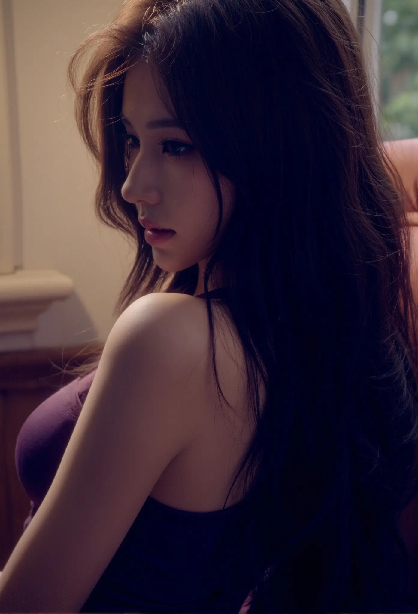黑色系御姐穿搭 氛围感美女 高级感身材线条 御姐 柔美侧颜杀