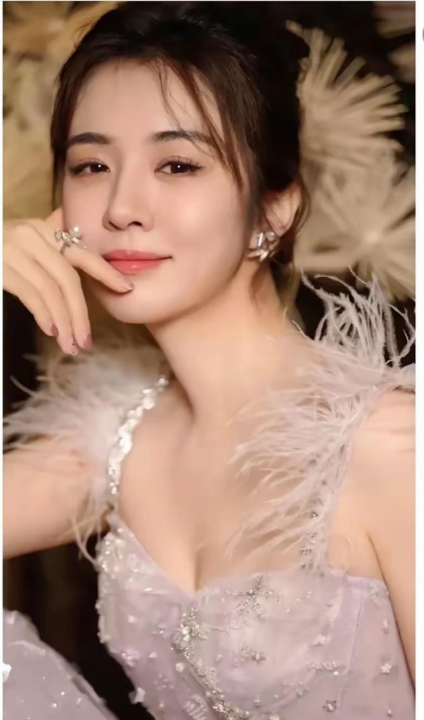王晓晨这事儿可真让人摸不着头脑。直播里她一脸懵地说自己也是刚知道被传
