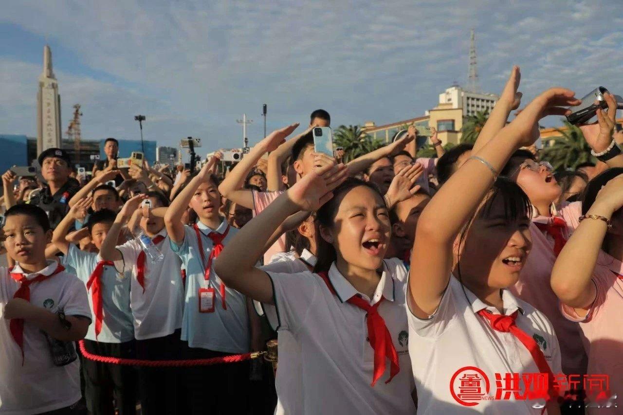 🇨🇳这就是英雄城！在南昌，爱国从来不是一句口号一座城市的气质，藏在细节里，也藏在刻入血脉的红色基