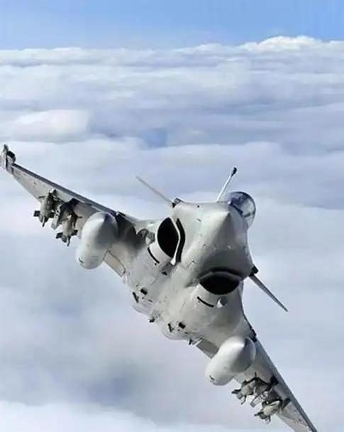 俄专家首次打破沉默：阵风被全世界低估，歼10C随时会被撕掉龙的翅膀。阵风是架性能