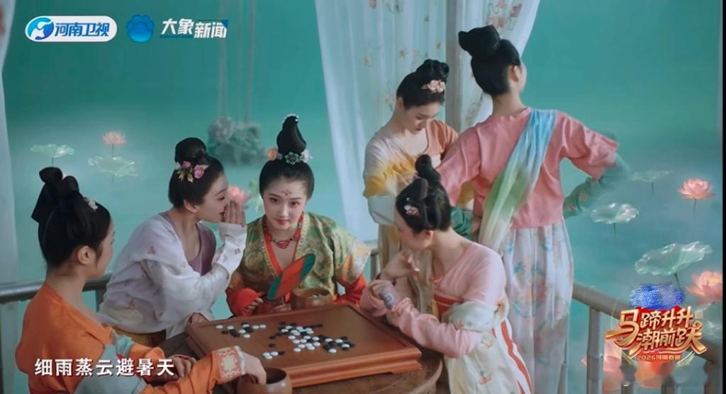 关晓彤舞台中华诗美具象化看到关晓彤在山水间缓步走位的样子，才懂什么叫把诗词意