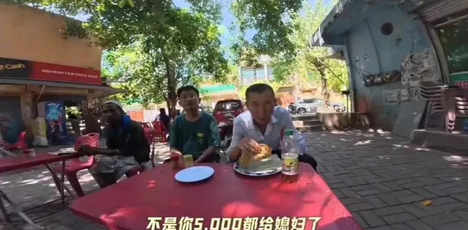 在巴基斯坦的小五，在今天的视频里，也终于是承认了，他当时只想着赶快结婚，根本就没