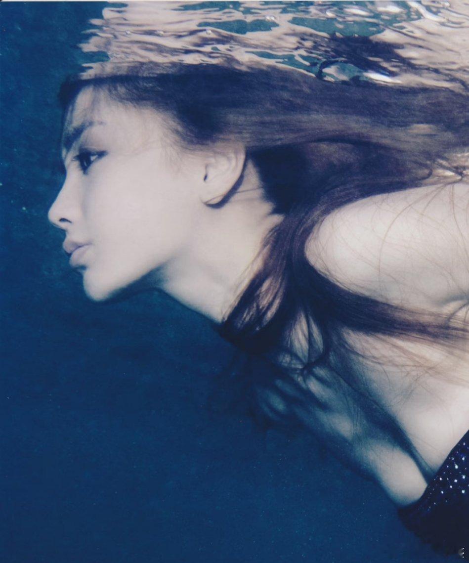 angelababy｜杨颖Angelababy水下🆚出水芙蓉果然权威的脸任