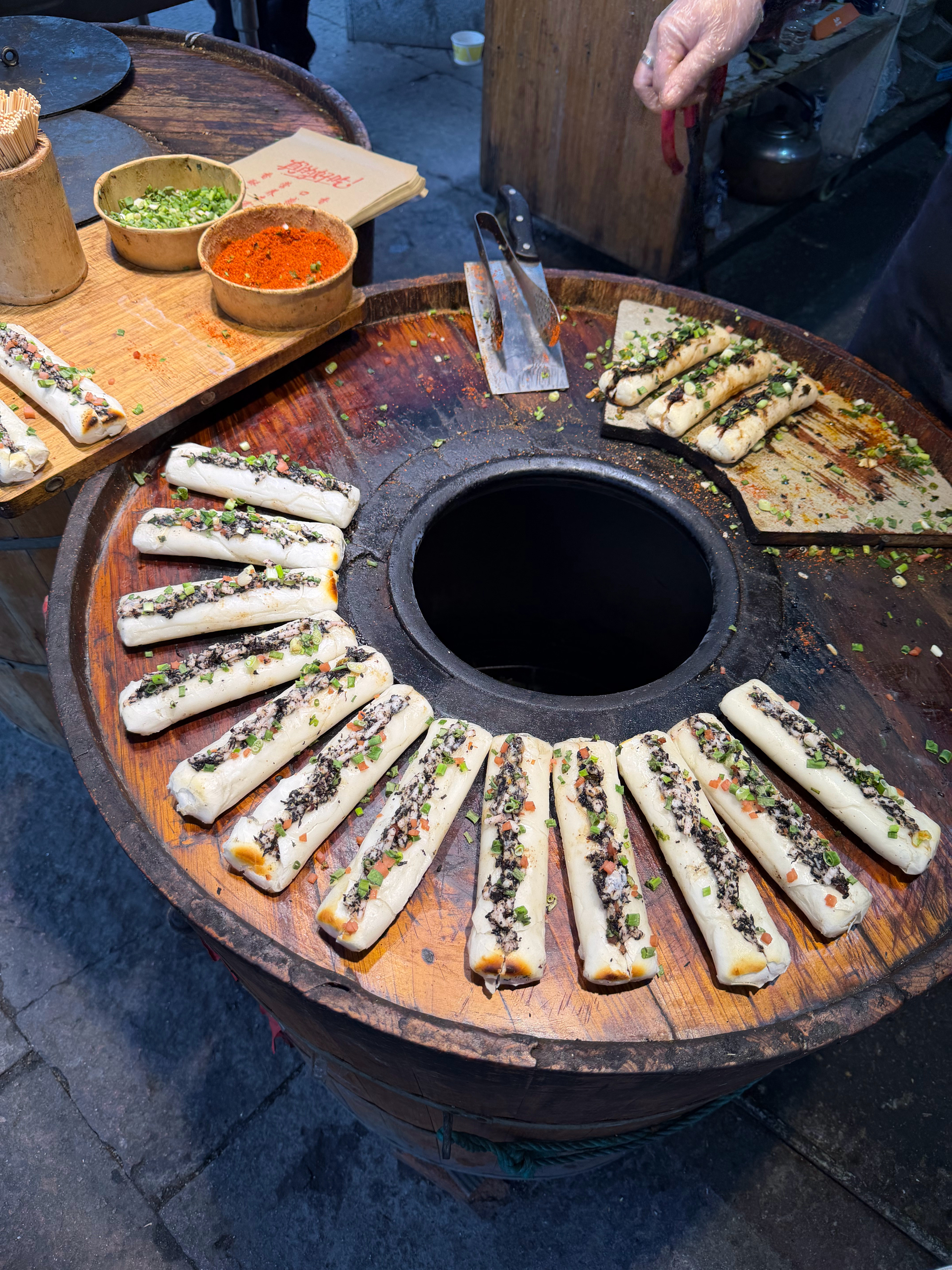 来宁波第一顿浅浅吃一点，听说晚上安排了大餐，共襄盛举，为董事长庆生宁波