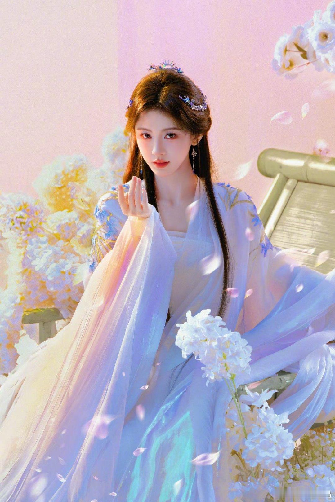 鞠婧祎出片的审美每次都很绝……感觉这套不久也会马上火起来月鳞绮纪露芜衣