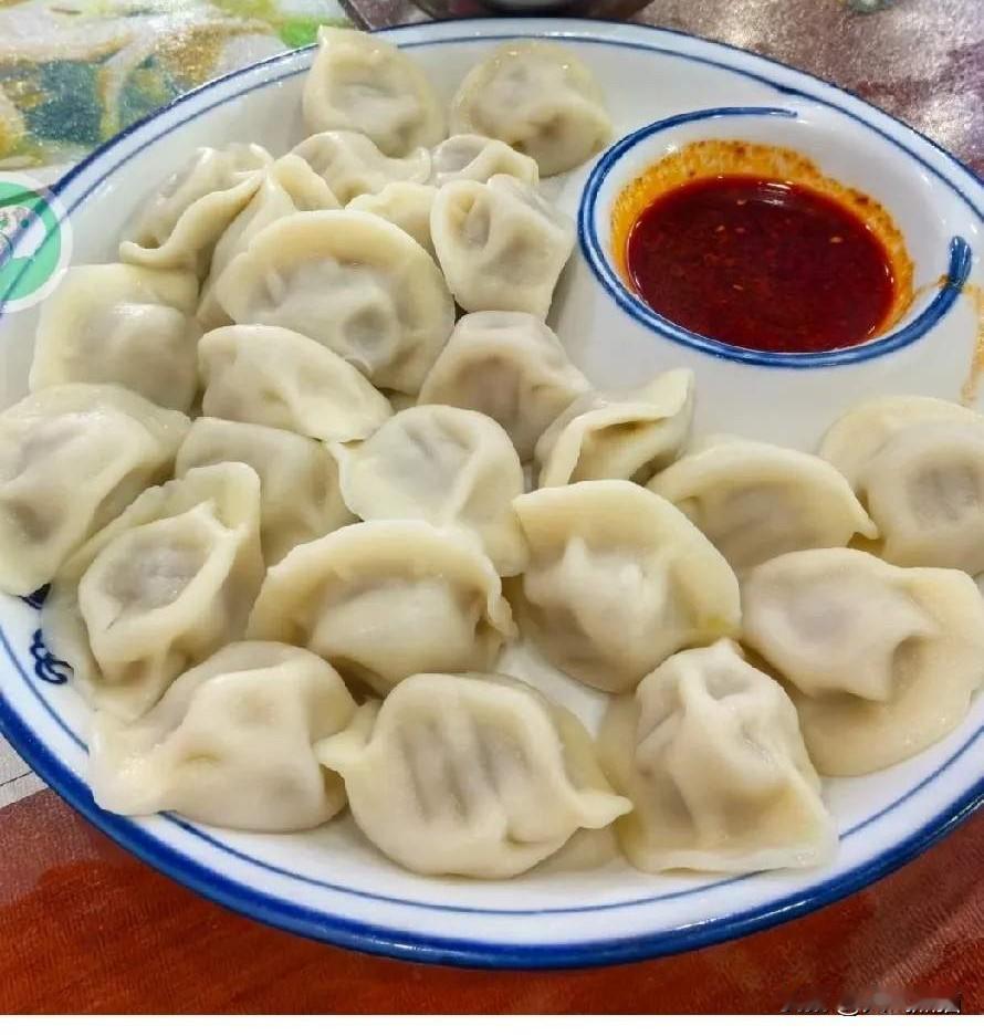 要不说现在在外边吃饺子，都是大冤种呢！今天去饭店吃水饺，25个饺子，25块钱，