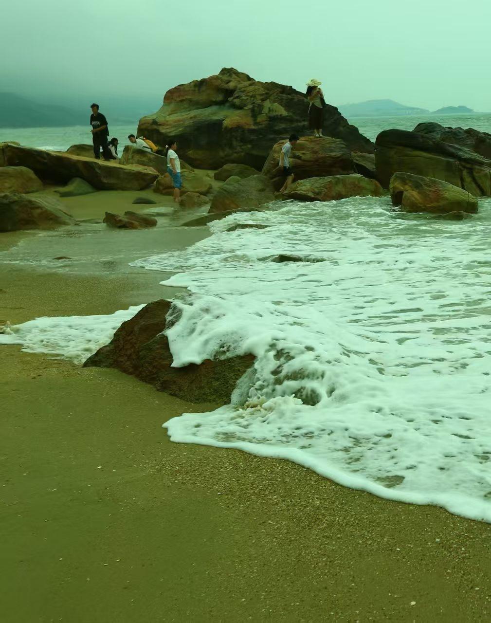 早早送去祝福，靜靜問候平安，悄悄傳遞快樂，深深祈禱健康，默默祝願吉祥。