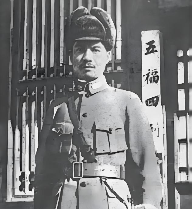 抗战胜利后，蒋介石任命熊式辉为东北行营主任，何柱国为参谋长。这看似寻