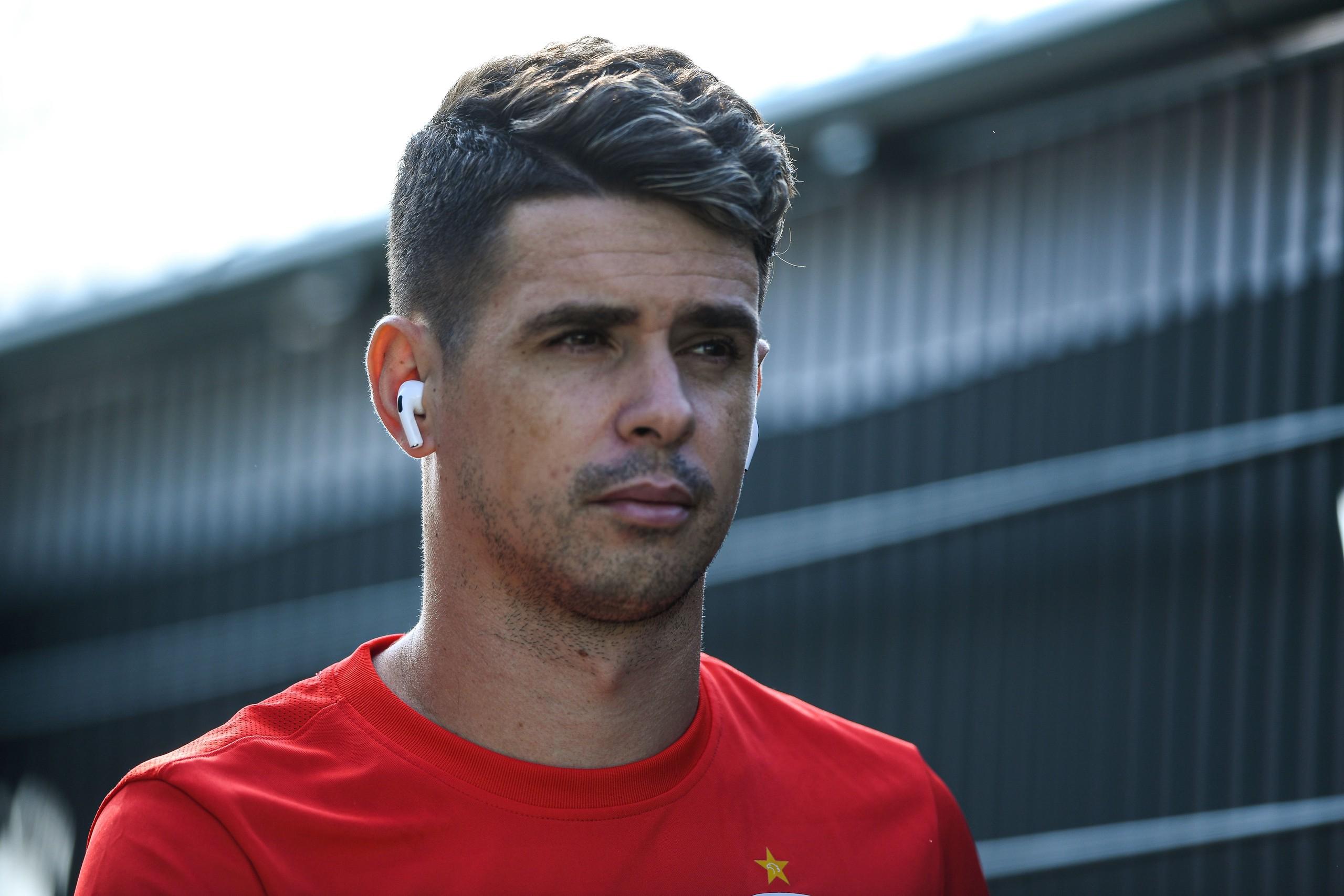 心系海港! 奥斯卡社媒: 我们是冠军! 祝贺我的队友和球迷们