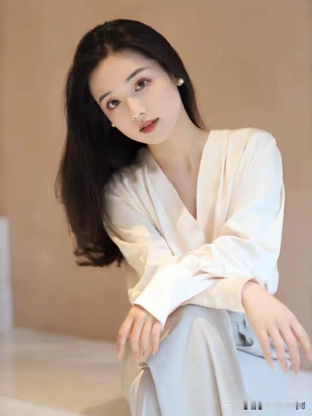 山东传媒学院校花汪雨涵：相貌岀众，才华横溢，未来之星！