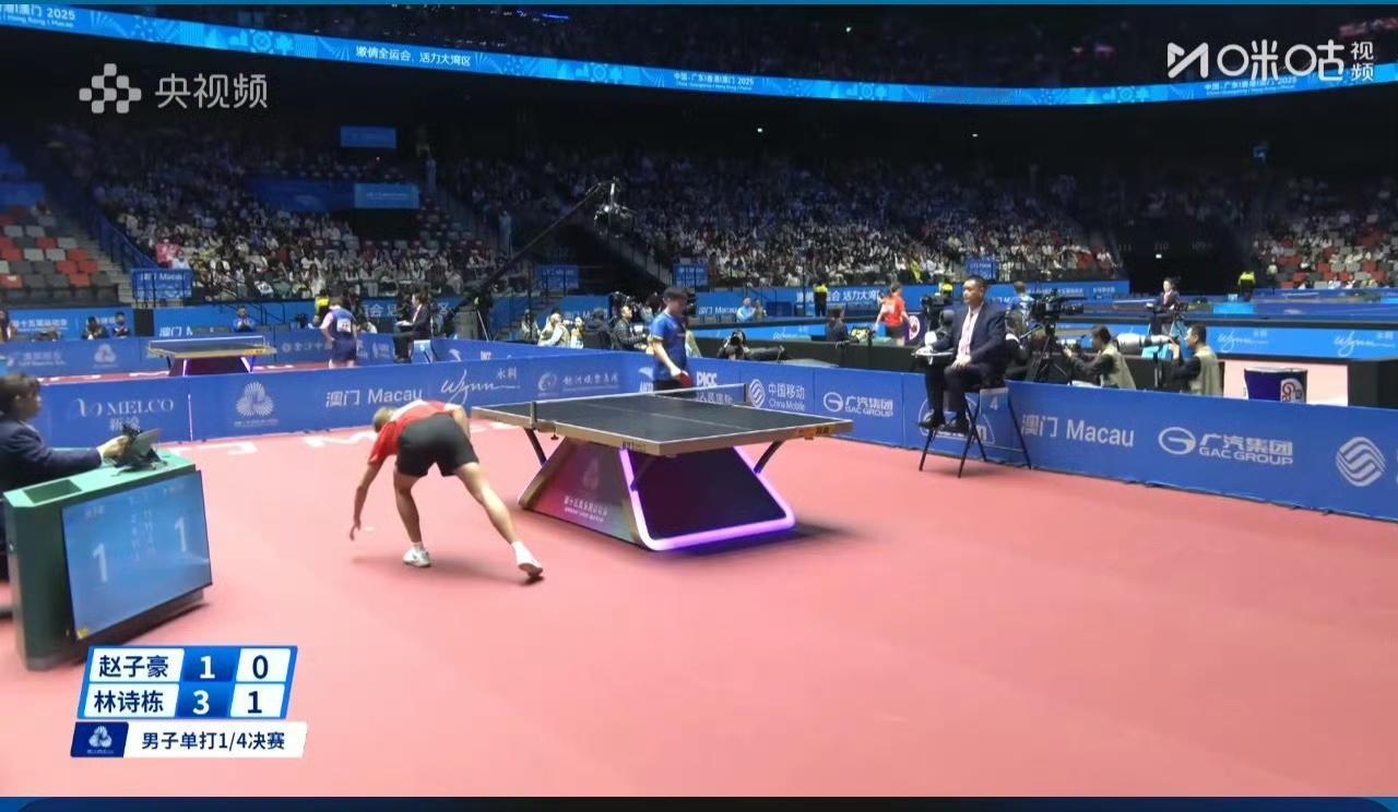 小石头还是那个小石头[赞]！前两局林诗栋11-2，11-4先胜赵子豪！但第三