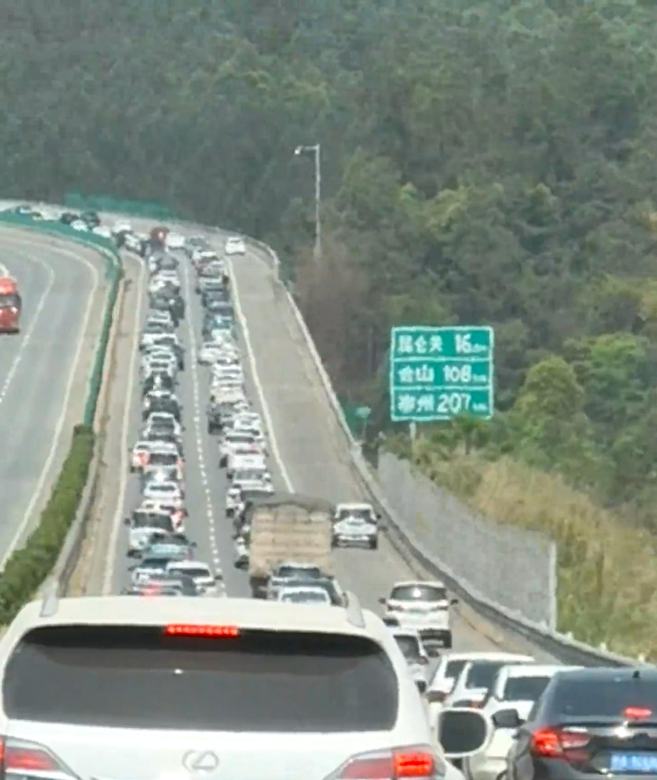 广西人对拜太公的执念…从住的地方开到昆仑关，100km开了三个小时，总里程3