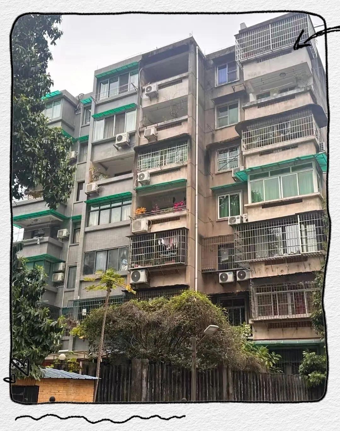 一位女士“抄底”买了8套老破小，总共花费了330万，现在这8套房子都租出去了