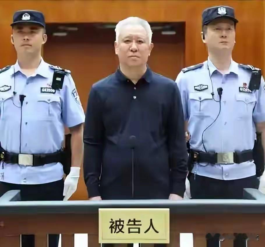 许家印，无期。两个儿子，判刑。万亿资产，清零。贪来贪去，什么才是你的？