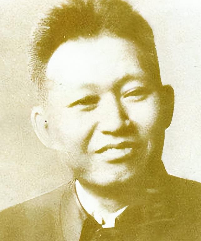 遵义会议上，凯丰力挺博古、李德的军事路线。但在随后的长征中，毛主席用四渡赤水等一
