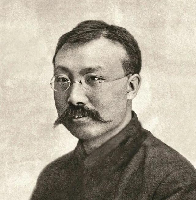 李大钊1889年出生在河北乐亭县一个普通农民家庭，家里穷得叮当响。他是个遗腹子，
