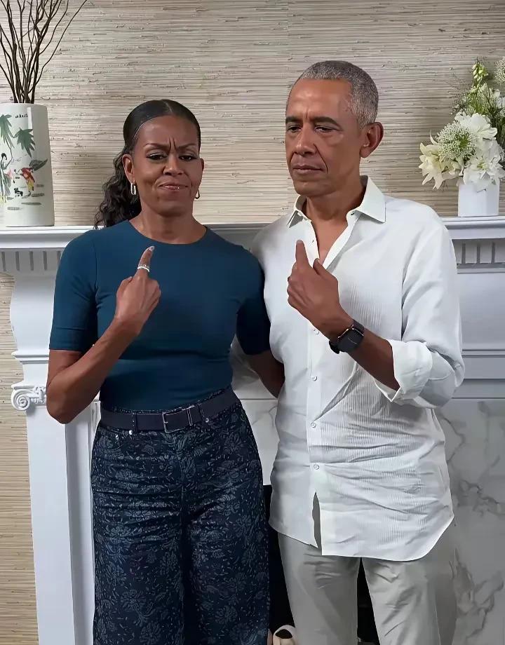 奥巴马和米歇尔夫妇最近在一档播客节目里回应离婚传闻，这可是他们首次共同回应。节目