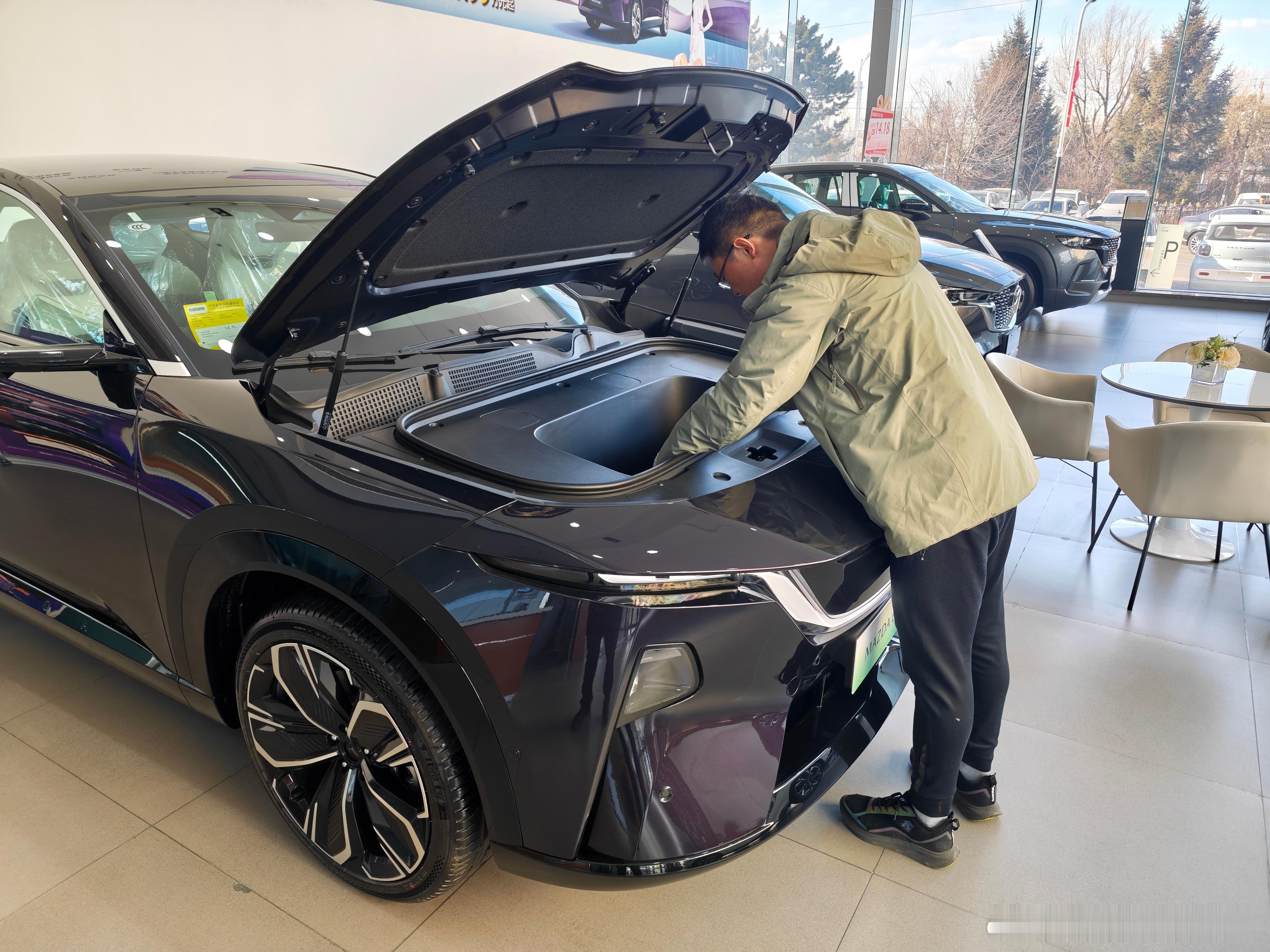 看了一样前备箱做的呀一言难尽呀