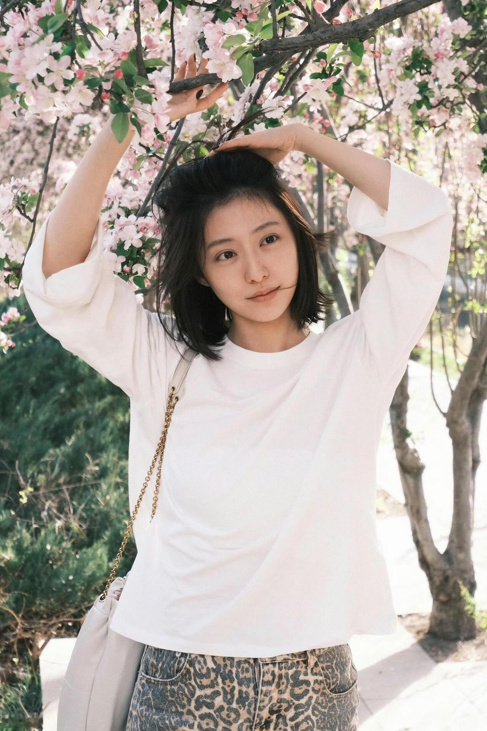 胡连馨人比花娇🌸