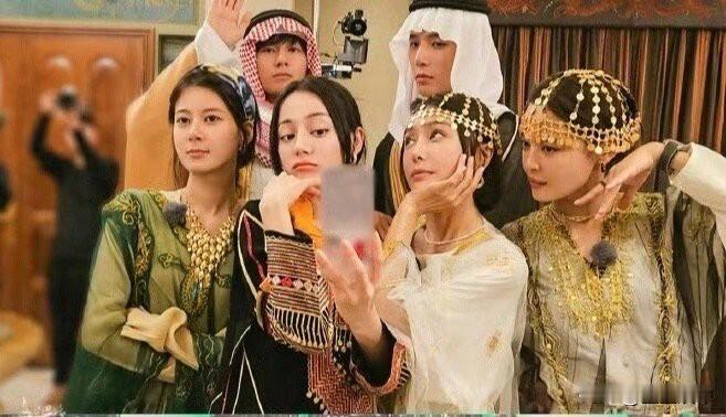 同样是花少，迪丽热巴和秦岚、辛芷蕾那季的差距，就是“流量花瓶”和“真实活人”的差