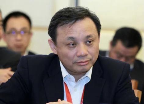 终于有人提出这个问题了！小学教师在岗月薪约4000元，退休后却能领取8000-