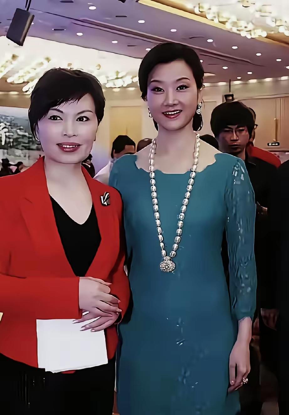 这两位我认识二英吗？都是知名人士，一英是宋祖英。另外一个英是李瑞英。你喜欢哪个英
