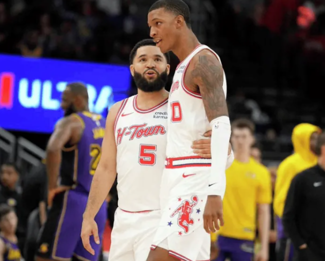 范弗利特在一档节目中谈到了队友贾巴里-史密斯：“贾巴里在弱队里能场均砍下20到