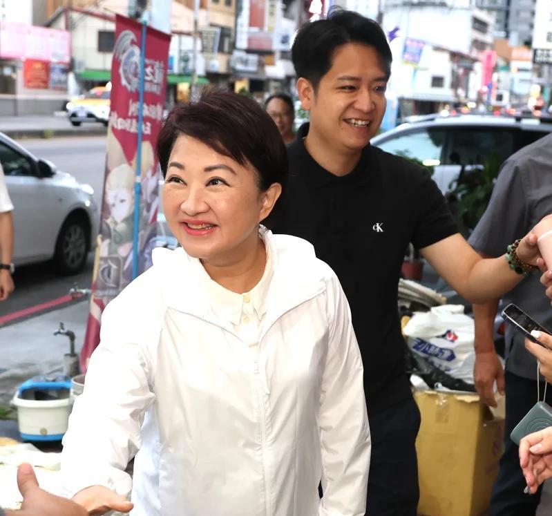 连续两天下班替3立委车扫卢秀燕：选情真的很紧急大罢免投票倒数，台中市长卢