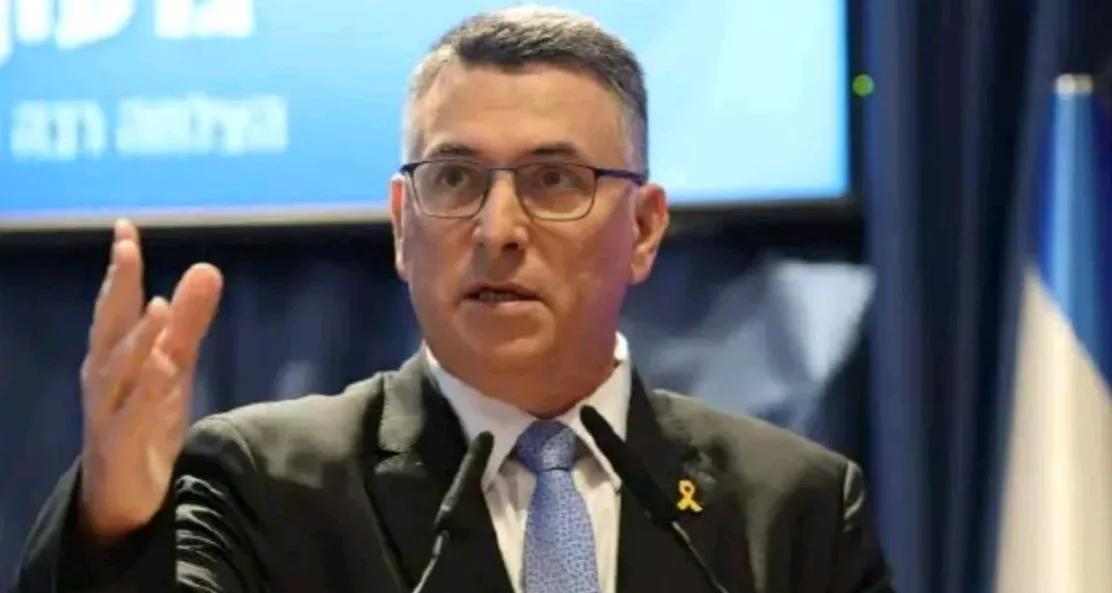 《金融时报》报道，当地时间22日，以色列外长吉迪恩.萨尔呼吁，由于安全环境急剧恶