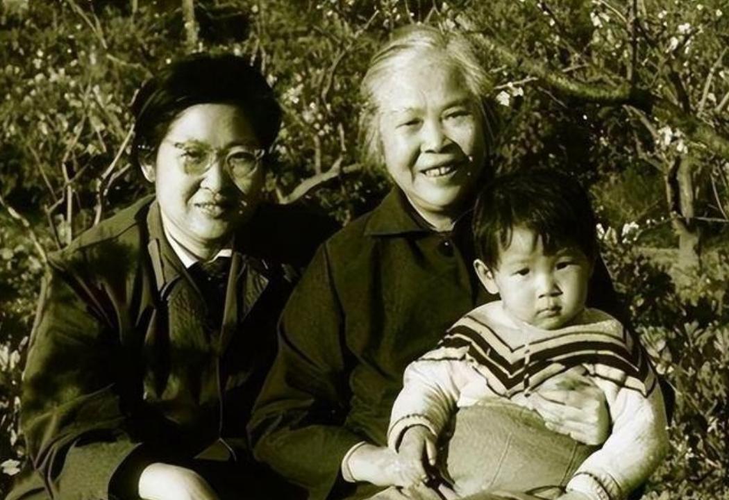 1939年，贺子珍知道毛主席再婚后失魂落魄，她找周总理评理，周总理说了这样一番话