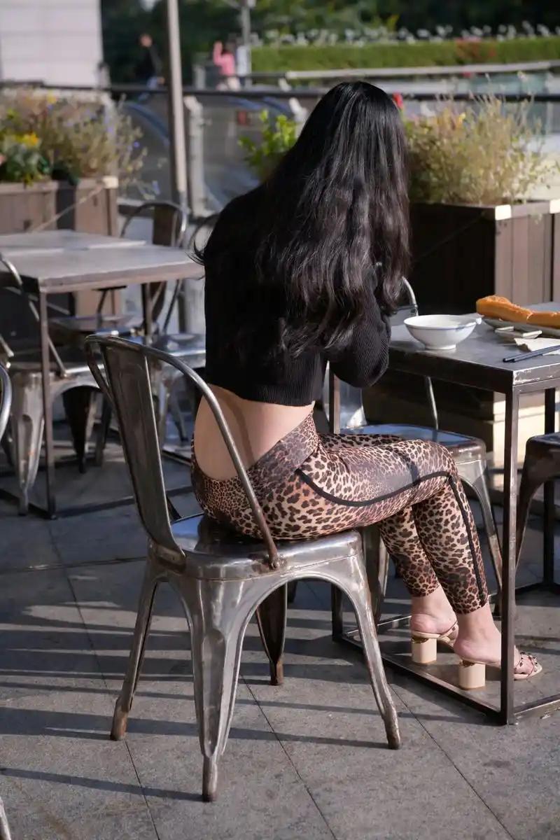 就是普通的豹纹阿姨[滑稽笑]