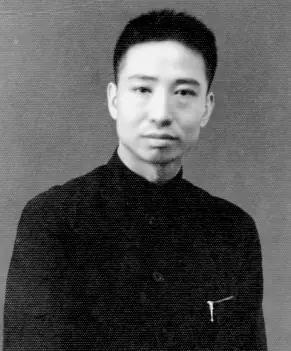 1946年，周总理本想去看望一下鲁迅夫人许广平，但在路上遇到一个小孩冲他大喊：“