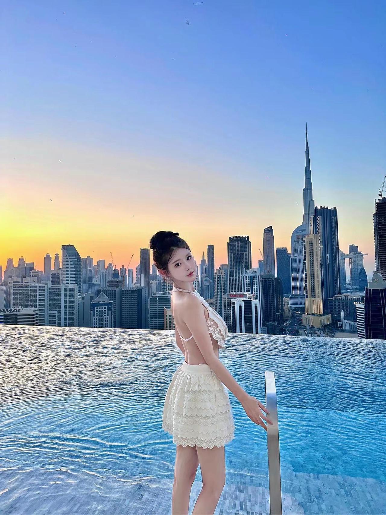 旅行碎片定格瞬间。清纯甜美气质女神无边泳池旅行碎片定格瞬间