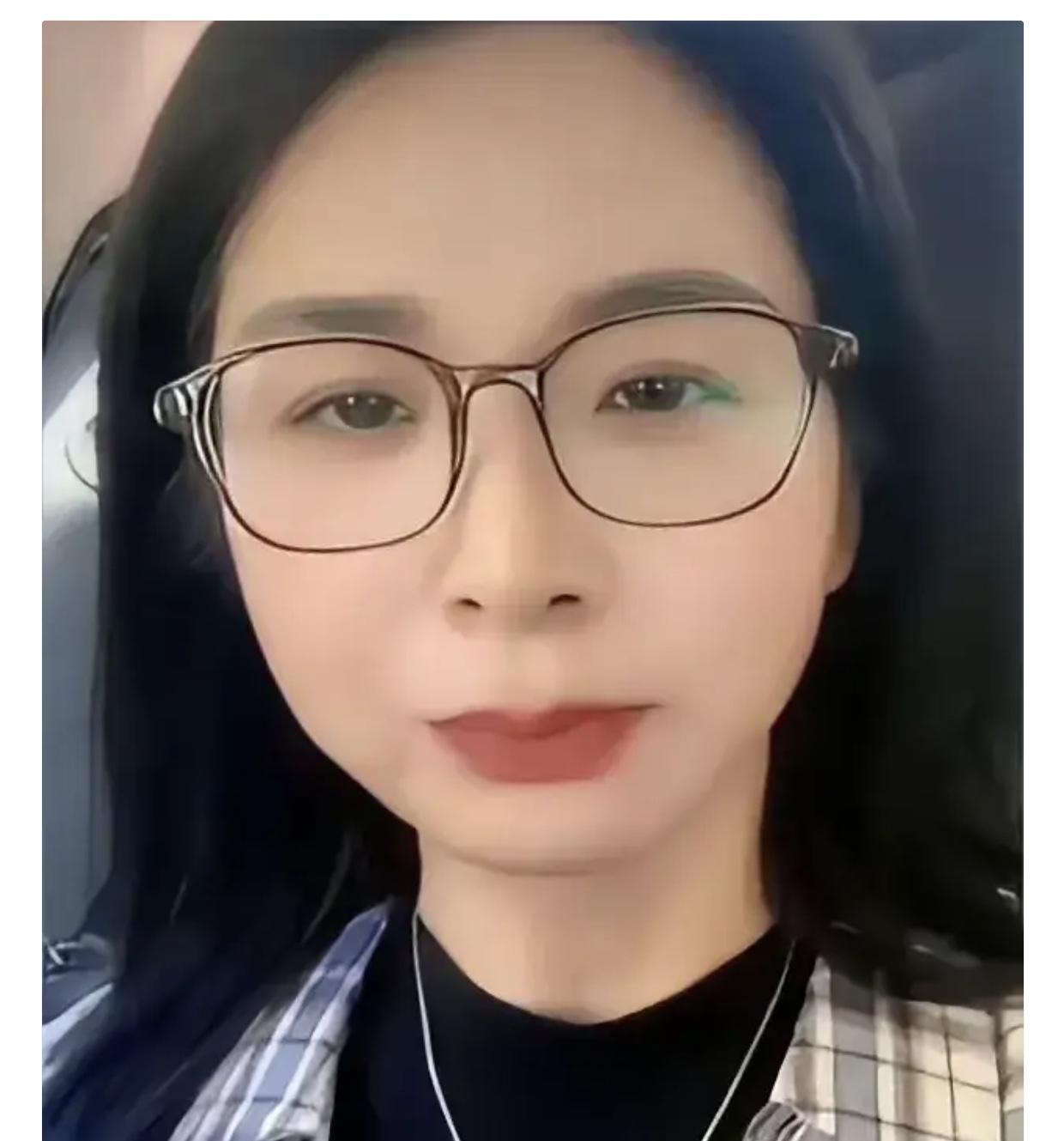 问崔丽丽几个问题，如果能看见请认真回答。第一个问题，王豪见的顾客是不是日本人