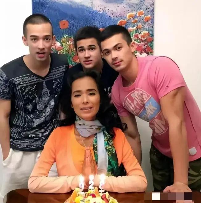 2003年，韦唯在开车下坡的过程中，突然发现刹车失灵，也因此差点造成了车毁人亡的