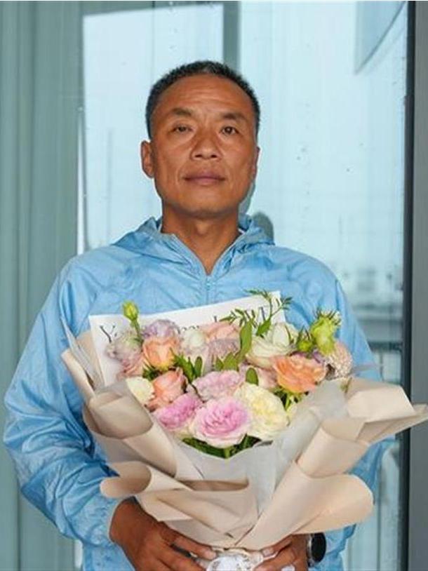 丁成闯，1978年2月出生，江苏宿迁宿豫中学的一名普通教师。2023年6月15日