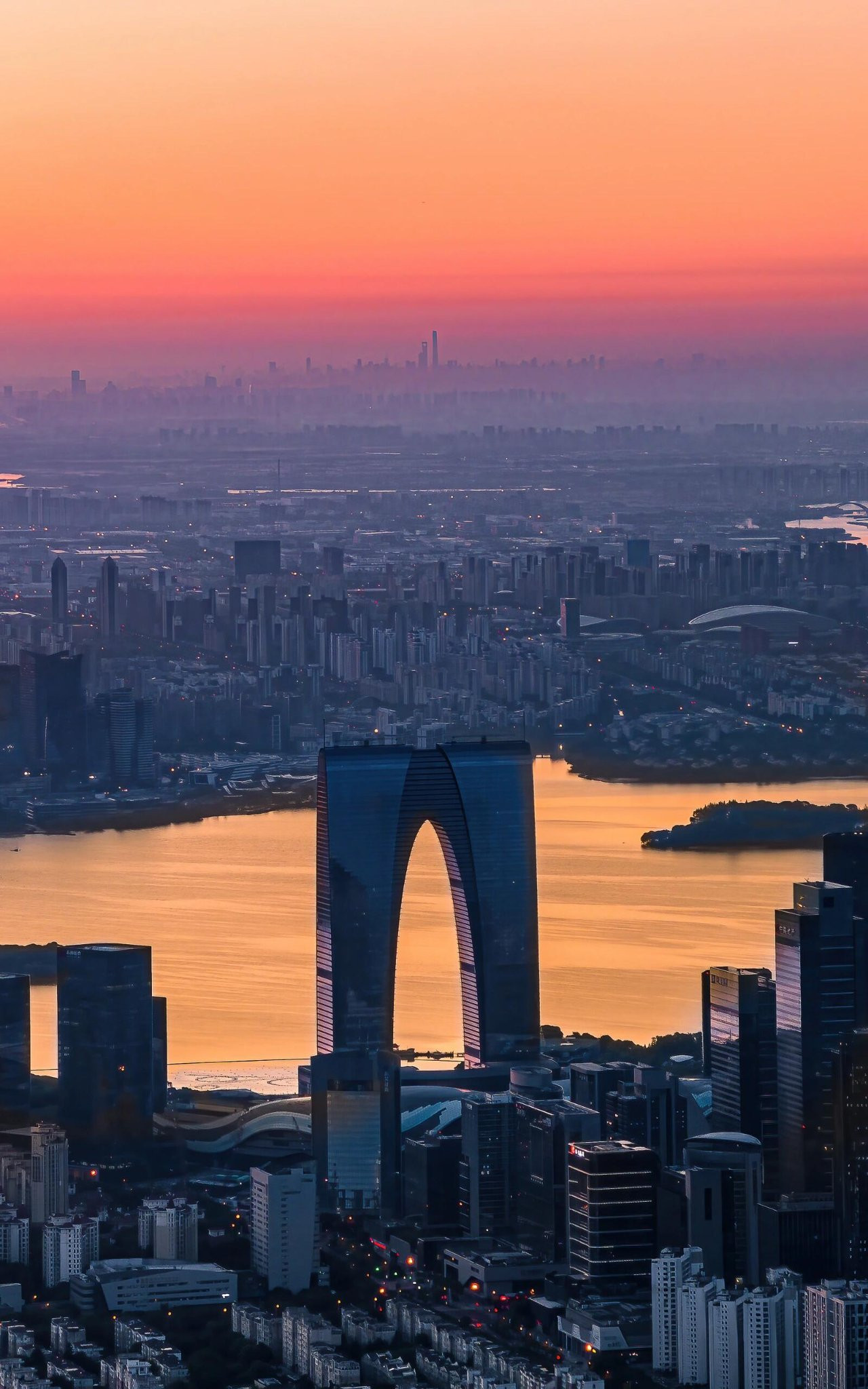 竟然能拍到苏州与上海同框，能见度太高了！