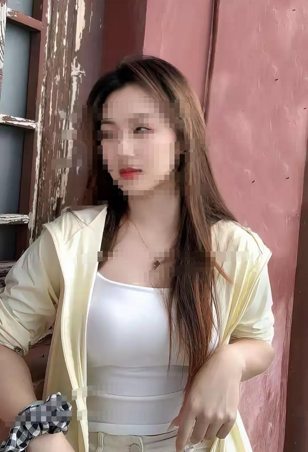 同小区一女子，老公长期在外忙事业，很少回家。老公每月都给她打2、3万，但她却背着