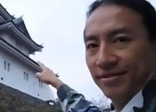 2011年，一名中国男子在日本地震后，前去充当志愿者时，突然惊讶的发现，很多日本