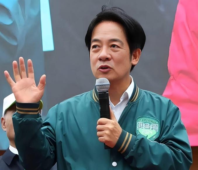 台“总统府”发表声明4月3日，针对郑丽文表达希望访陆前后希望与赖清德见面。民